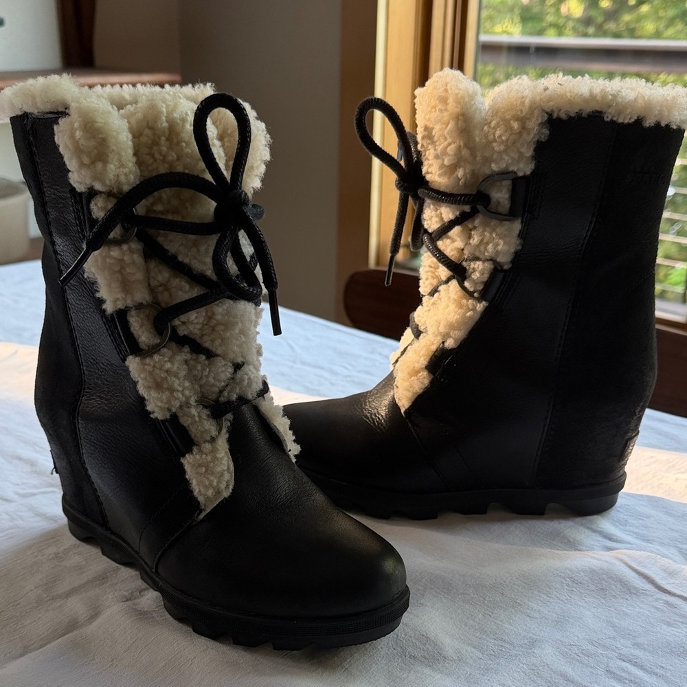 Sorel Joan of Arctic Wedge II Shearling size 7 women’s